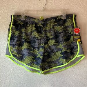 Danskin Now Performance Lose Fit DN Digital Camo Woven Short women’s L (12-14)